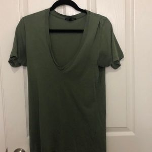 Women’s v-neck T